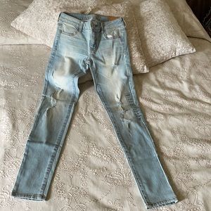 American Eagle Outfitters distressed jeans NWT
